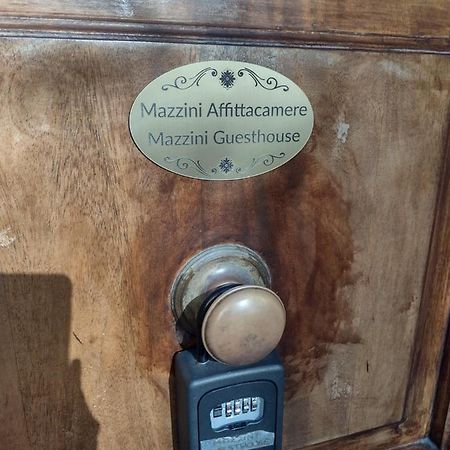 Mazzini Affittacamere Viareggio Bagian luar foto