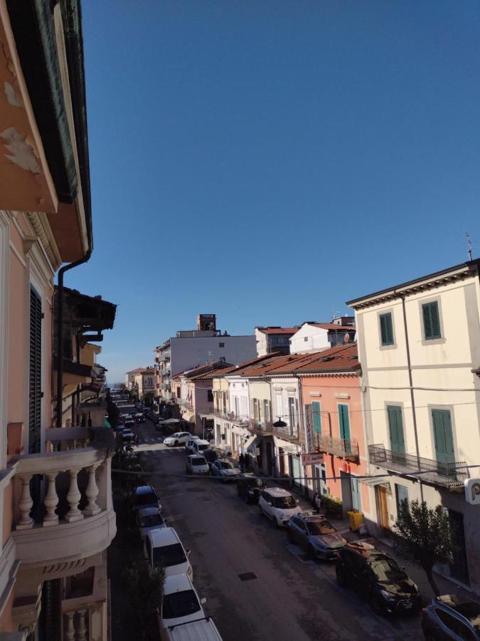Mazzini Affittacamere Viareggio Bagian luar foto