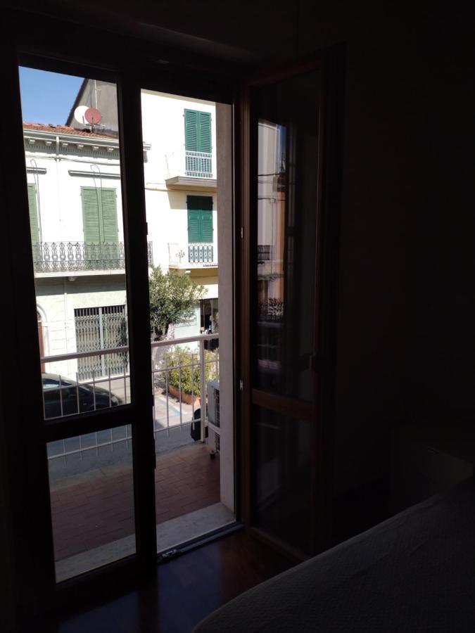 Mazzini Affittacamere Viareggio Bagian luar foto