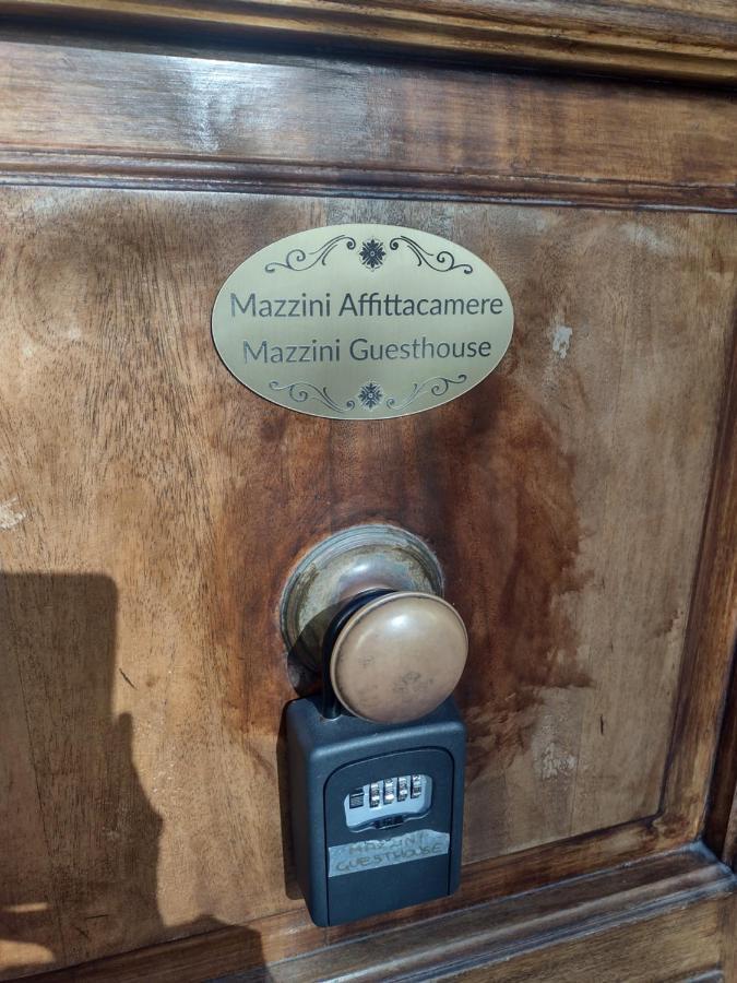 Mazzini Affittacamere Viareggio Bagian luar foto